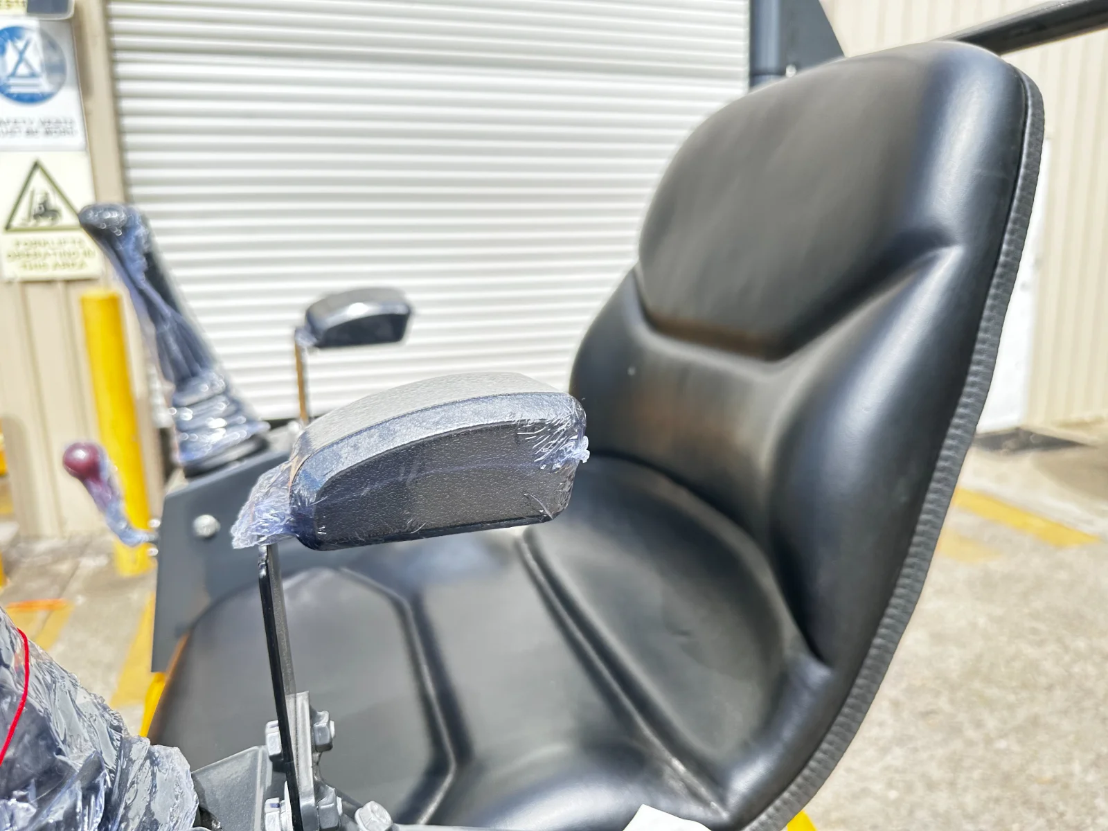 yc10 excavator ergonomic seating