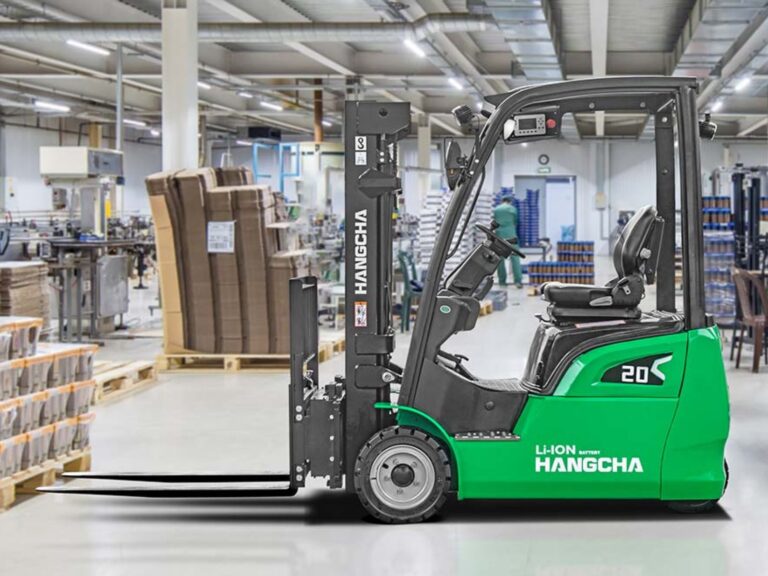 Hangcha lithium-ion electric forklift handling pallets inside a factory