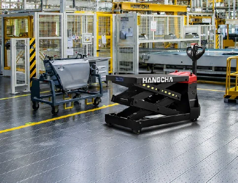 Hangcha scissor lift pallet truck with platform raised on factory production floor