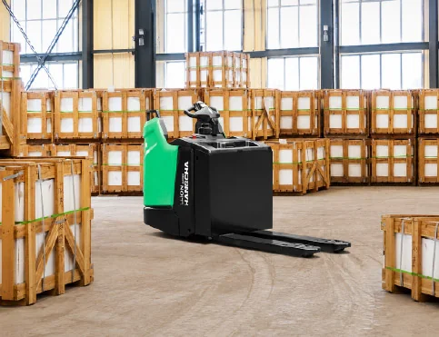 Hangcha X Series rider pallet truck moving between timber crates in a warehouse