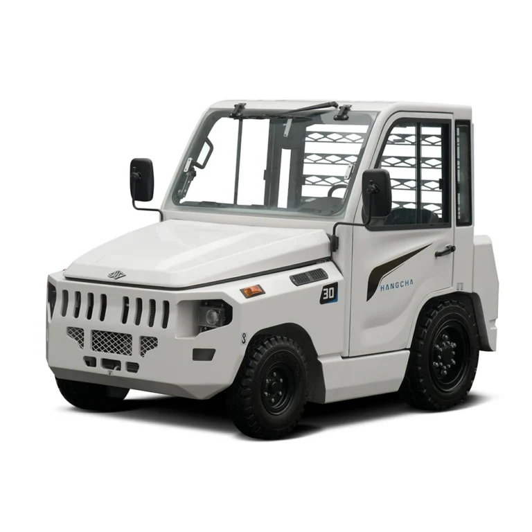 Hangcha X Series internal combustion tow tractor with enclosed cab, front three-quarter view