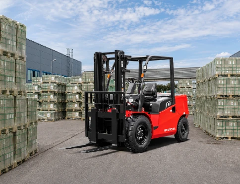 Hangcha A Series diesel and LPG forklift with 4-5.5 t lift capacity, working in a packing yard