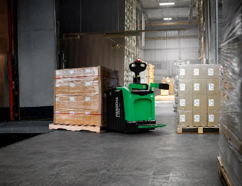 Hangcha XA Series pallet truck moving palletised cartons at a loading dock
