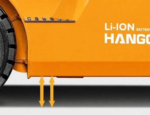Hangcha XE Series electric forklift with Li-ion technology, 4.0-5.0 t lift capacity, side step and ground clearance detail