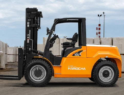 Hangcha XH Series 4-wheel electric forklift with 6-10 t lift capacity, working in an outdoor yard