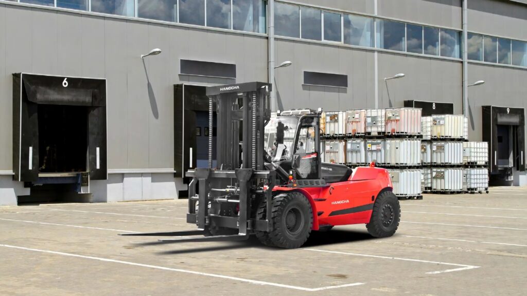 how forklifts handle a container 