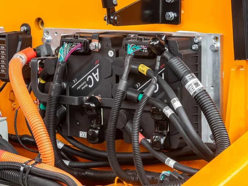 2-0-3-8-t-xa-iii-series-electric-forklift-6