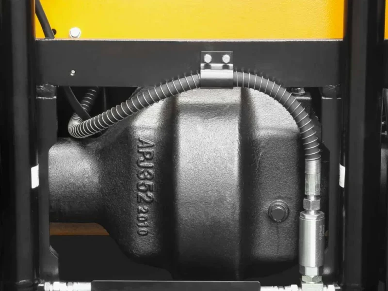 2-0-3-8-t-xa-iii-series-electric-forklift-7