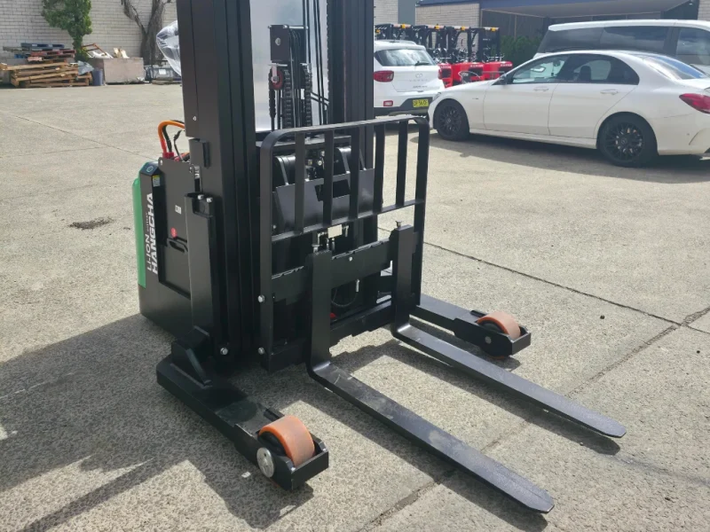 a_series_walkie_reach_stacker_01