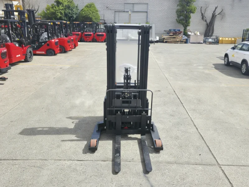 a_series_walkie_reach_stacker_02